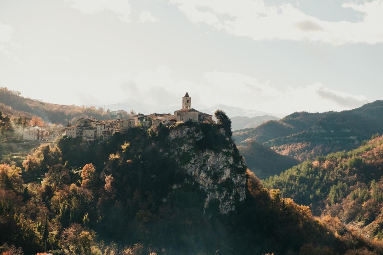 La Tana Dei Tassi Bed & Breakfast Ascoli Piceno Exterior photo